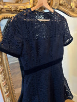Charger l'image dans la galerie, Claudie Pierlot - Robe broderie bleu marine ceinture velours
