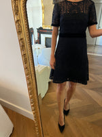 Charger l'image dans la galerie, Claudie Pierlot - Robe broderie bleu marine ceinture velours
