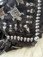 Charger l'image dans la galerie, Echarpe Classic Skull Alexander Mc Queen
