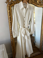 Charger l'image dans la galerie, Zare- Robe blanche longue brodée
