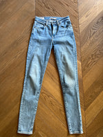 Charger l&#39;image dans la galerie, Jean Levis 721 High Rise Skinny bleu clair
