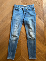 Charger l&#39;image dans la galerie, Jean Levis 721 High Rise Skinny bleu classique
