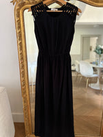 Charger l'image dans la galerie, Robe Sandro noire longue épaules ajourées
