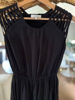 Charger l'image dans la galerie, Robe Sandro noire longue épaules ajourées
