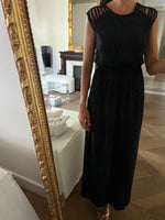 Charger l'image dans la galerie, Robe Sandro noire longue épaules ajourées
