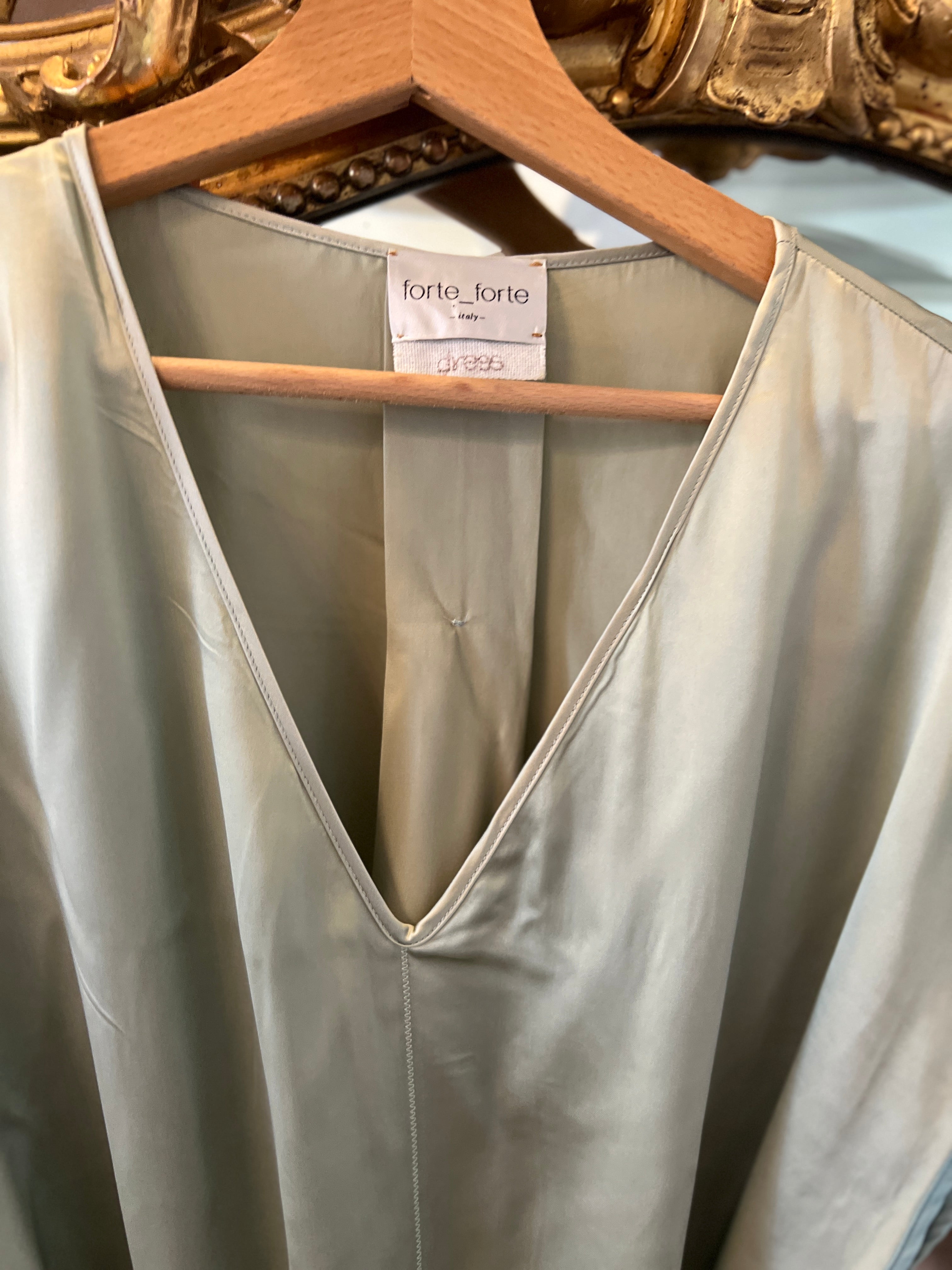 Robe Forte Forte longue verte satinée