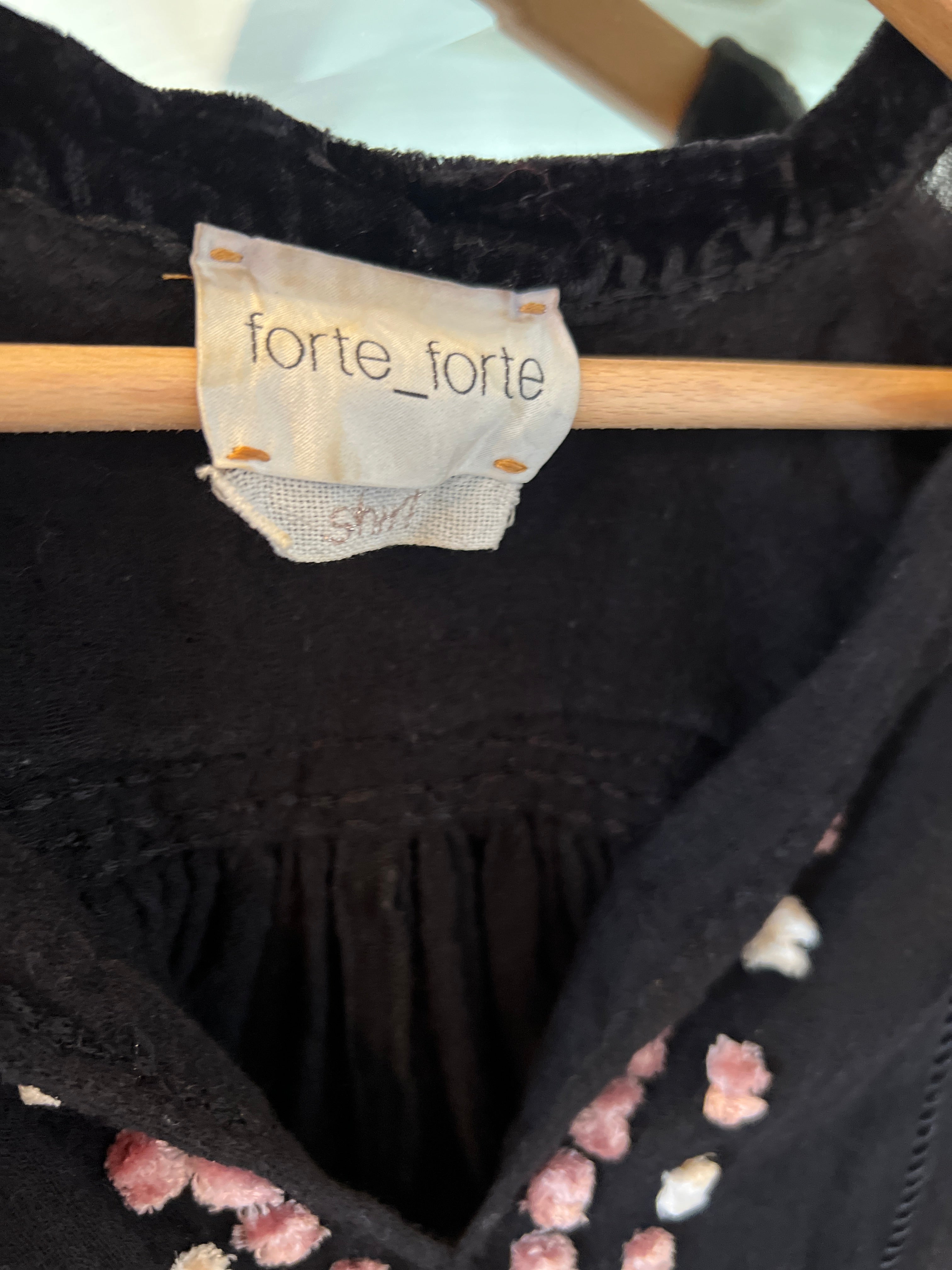 Blouse Forte Forte noire pompons rose