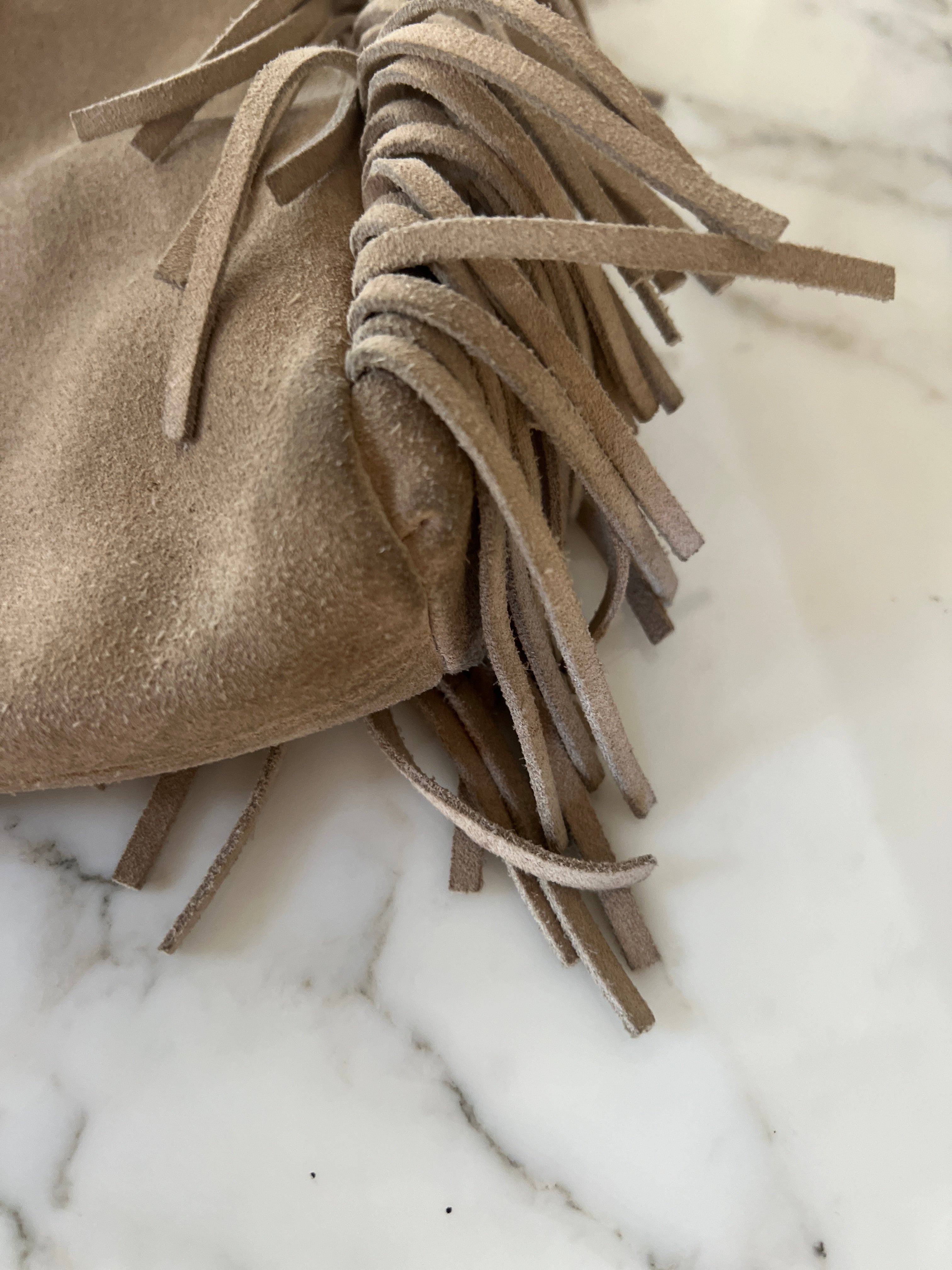 Sac M Maje en cuir suède Beige