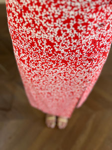Robe rouge imprimée blanc