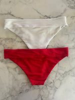 Charger l&#39;image dans la galerie, Malika Menard Lot de deux bas maillots blanc et rouge
