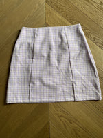 Charger l&#39;image dans la galerie, Charlotte Pirroni Mini jupe fendue à taille haute et imprimé carreaux
