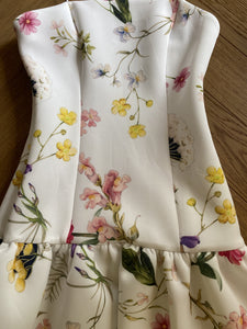 Charlotte Pirroni Robe Asos Neuve avec étiquettes printanière à fleurs