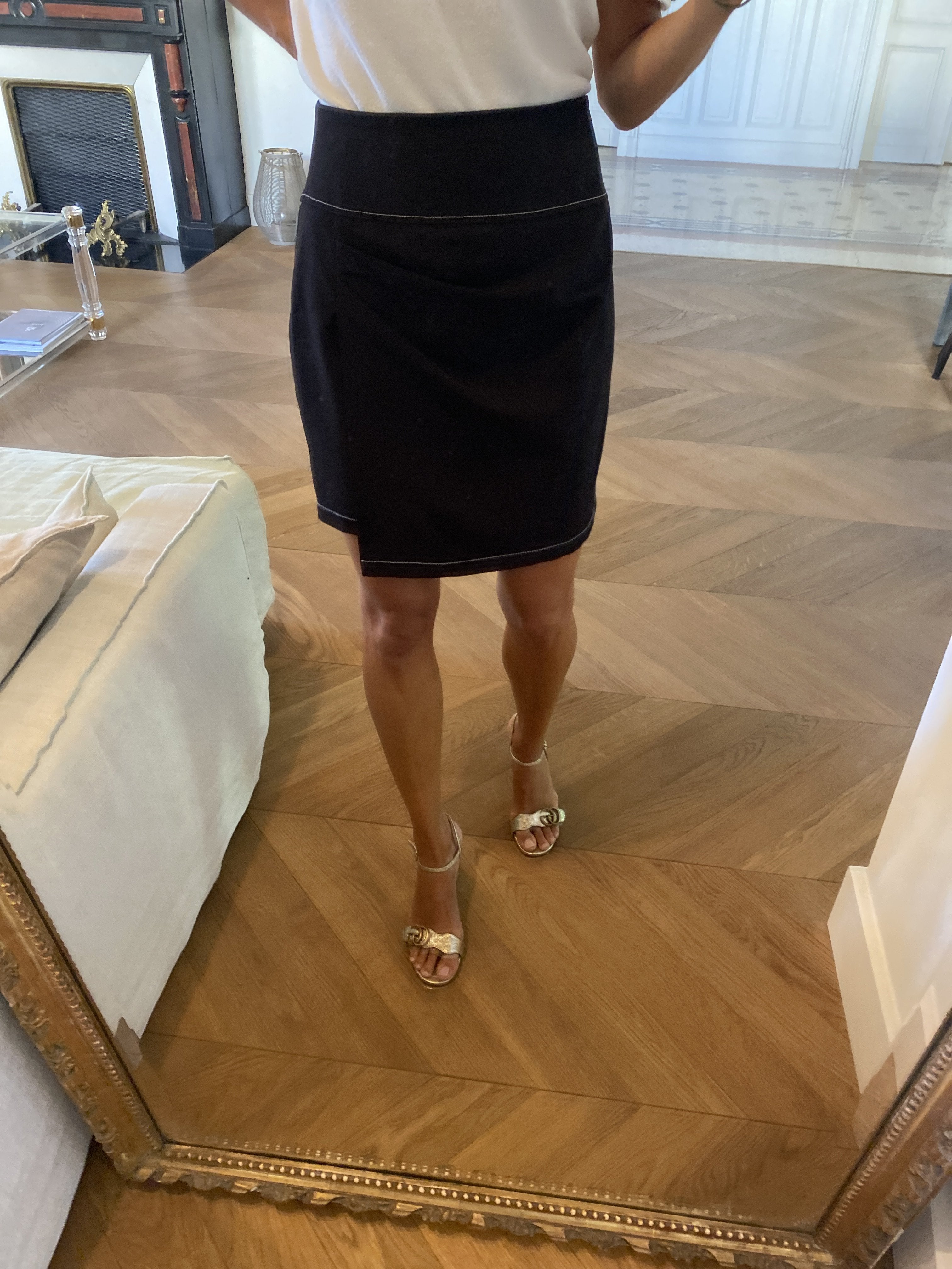 Jupe Zara courte noire couture blanche – La Penderie de Jenna