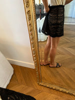 Charger l&#39;image dans la galerie, Jupe Zara dentelles noires doublure beige

