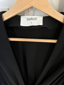 Robe Bash chic noire et épaulettes