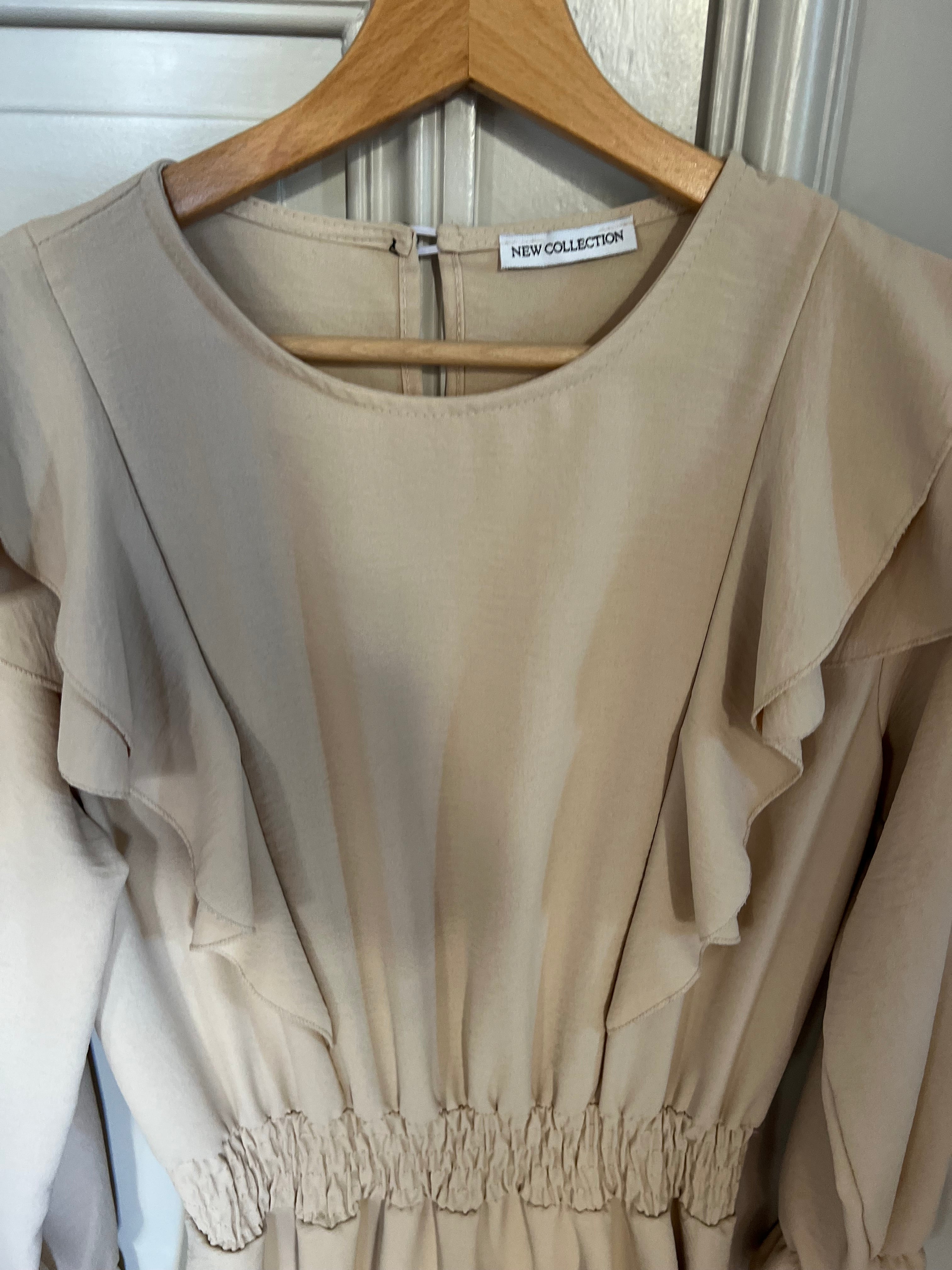 Robe beige New Collection